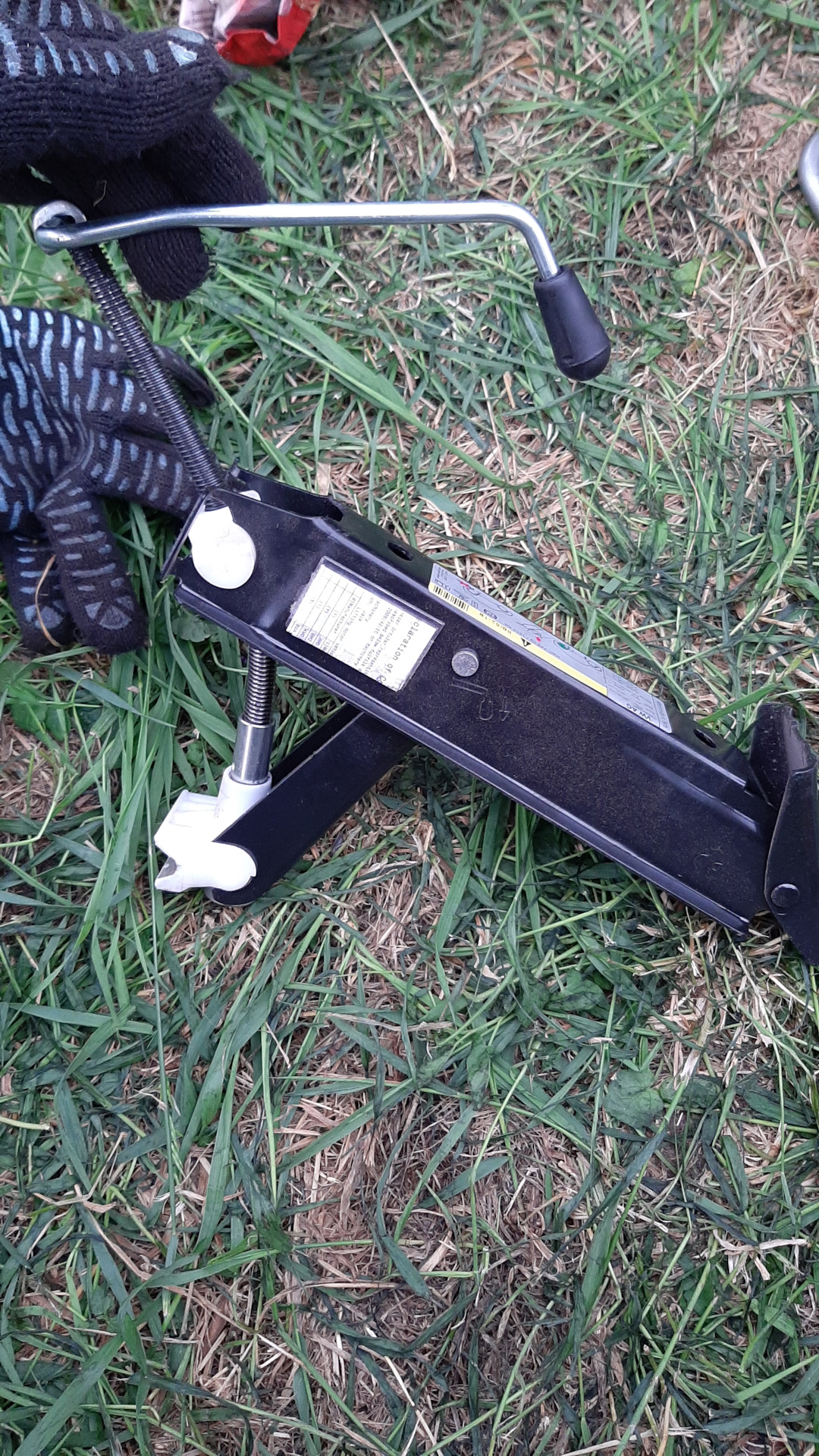 Замял порог домкратом — Volkswagen Polo Sedan, 1,6 л, 2014 года ...