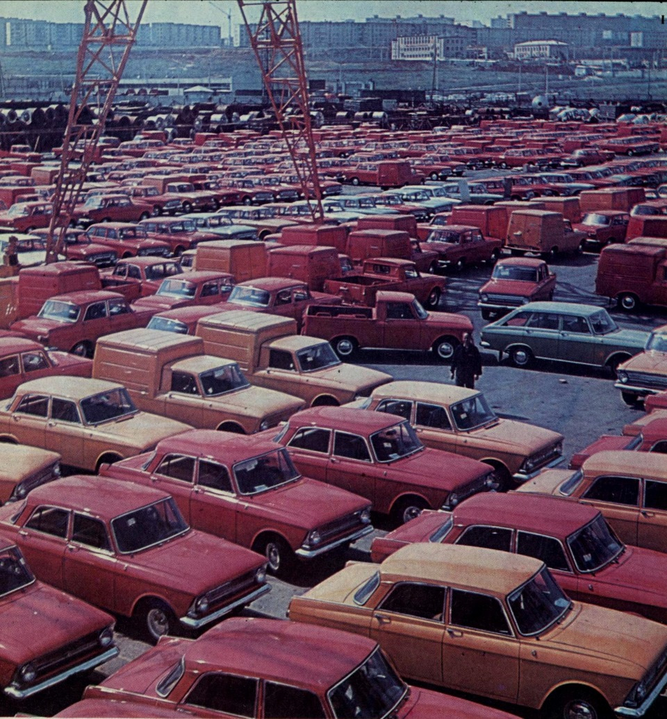 Москвич 400 конвейер азлк. Советские автомобили. Автомобили авторынок. Автомобильный завод имени ленинского комсомола (азлк). Рено москвич 2022.