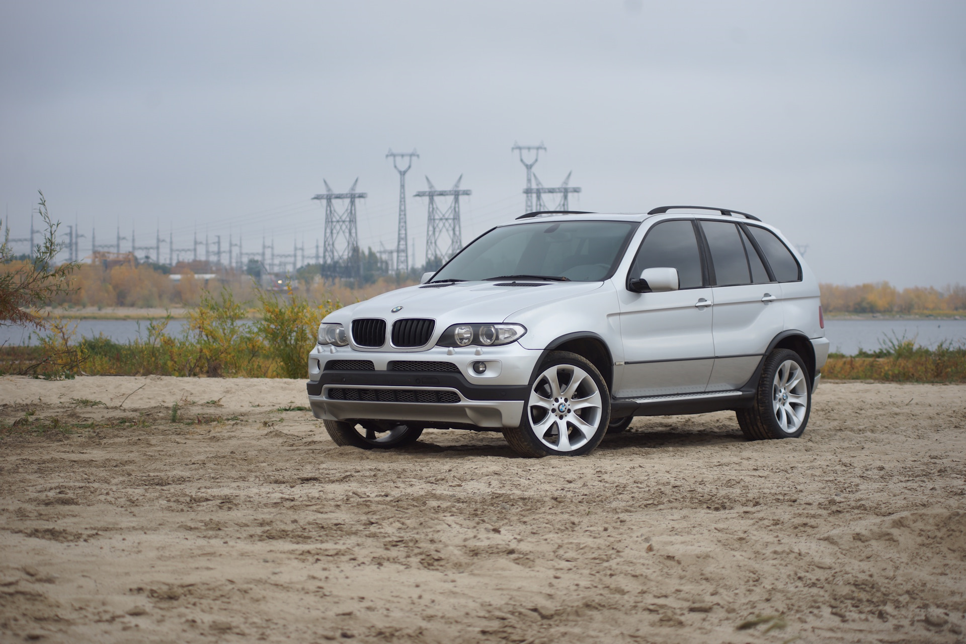 Х 5 10. БМВ х5 е53. BMW x5 e53 серый. BMW x5 e53 серебристый. БМВ е53 Рестайлинг.