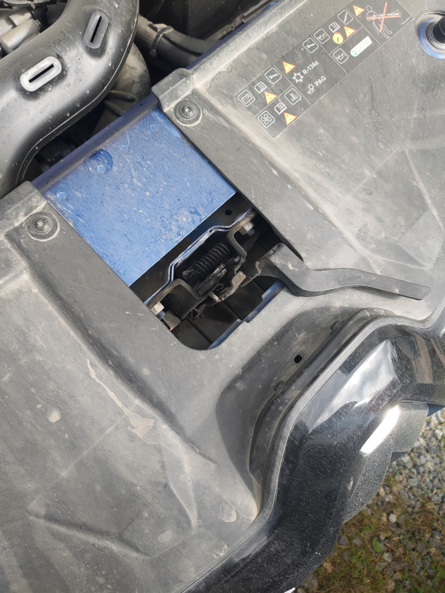 Воронка для заливки стекломоя. — Renault Arkana, 1,3 л, 2021 года ...