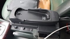 Авто с двумя телефонами в подлокотнике oWAAAgESTeA 240