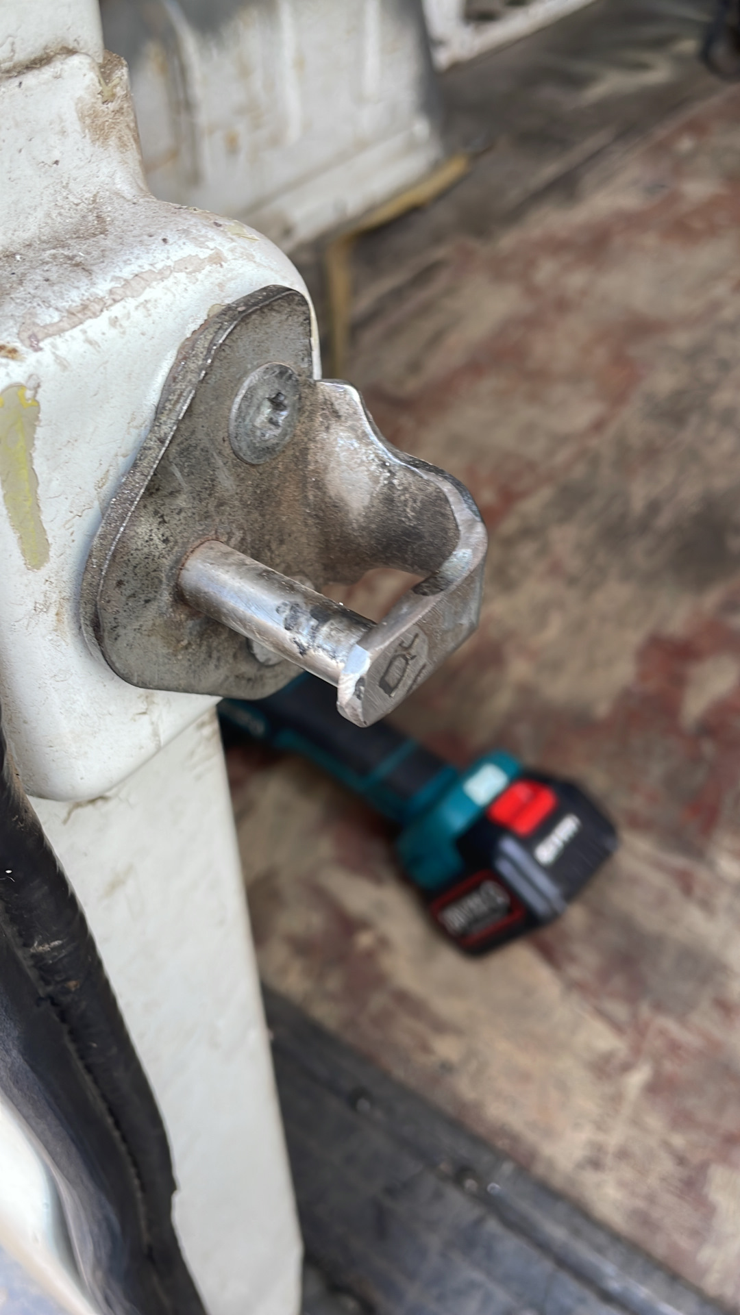 Перетерся фиксатор двери заднего замка — FIAT Ducato II, 2 л, 2005 года ...