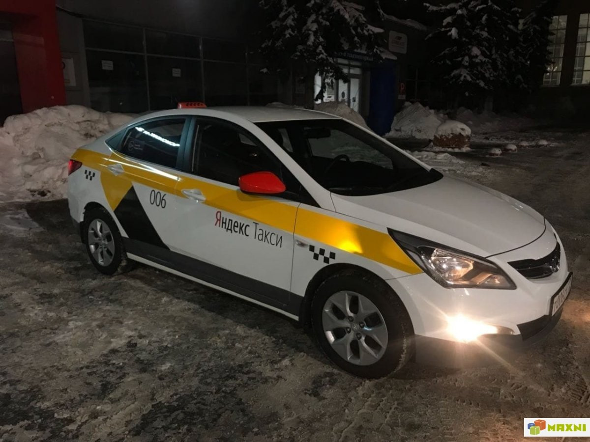 Hyundai Solaris 2018 оклейка такси