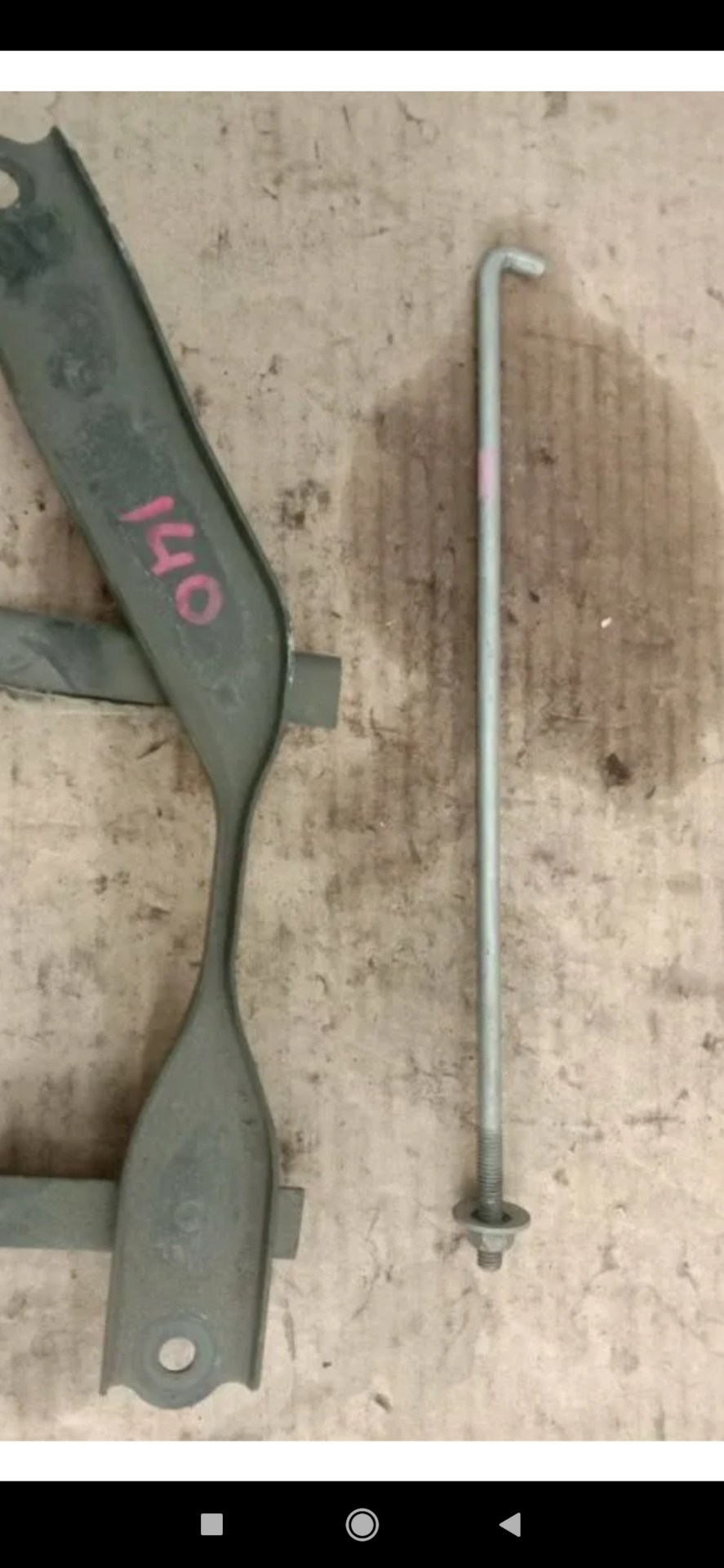 Прижимная планка аккумулятора toyota corolla 150. Крепление акб тойота. Кронштейн аккумулятора тойота королла. Крепление акб тойота королла 120. Крепление акб тойота.