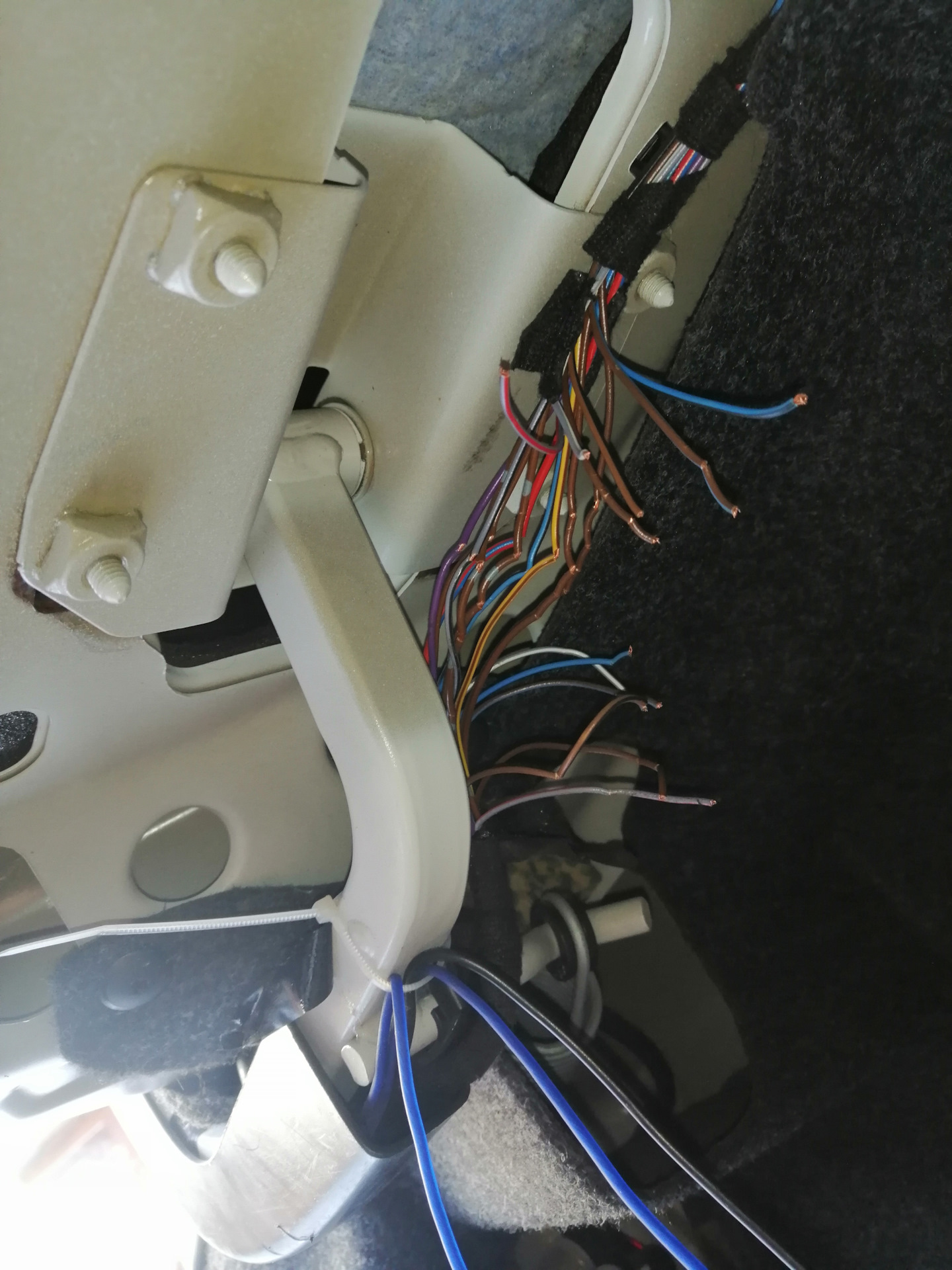 Не работает кнопка открытия багажника — Volkswagen Jetta VI, 1,4 л ...