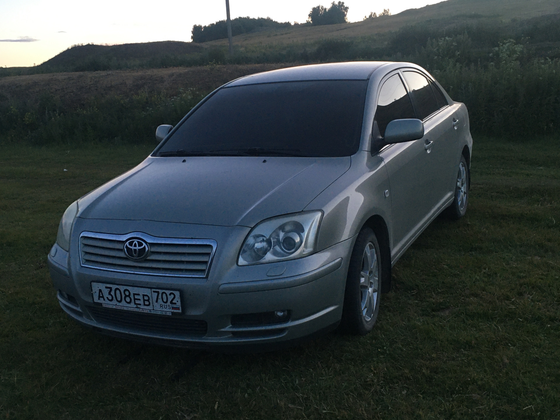 Тусклый ближний свет Авенсис Т250 — Toyota Avensis II, 2 л, 2003 года ...
