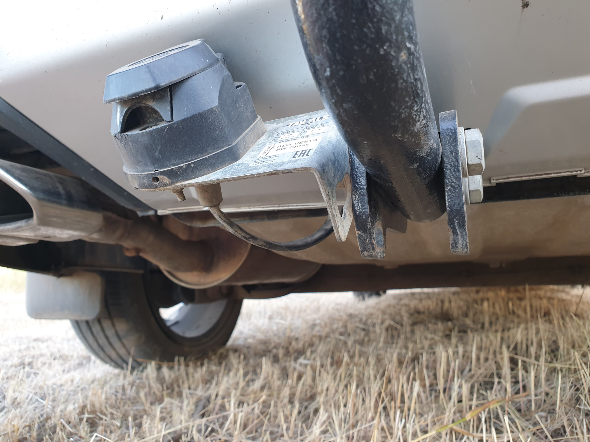 Кронштейн розетки фаркопа. — Renault Logan Stepway, 1,6 л, 2019 года ...