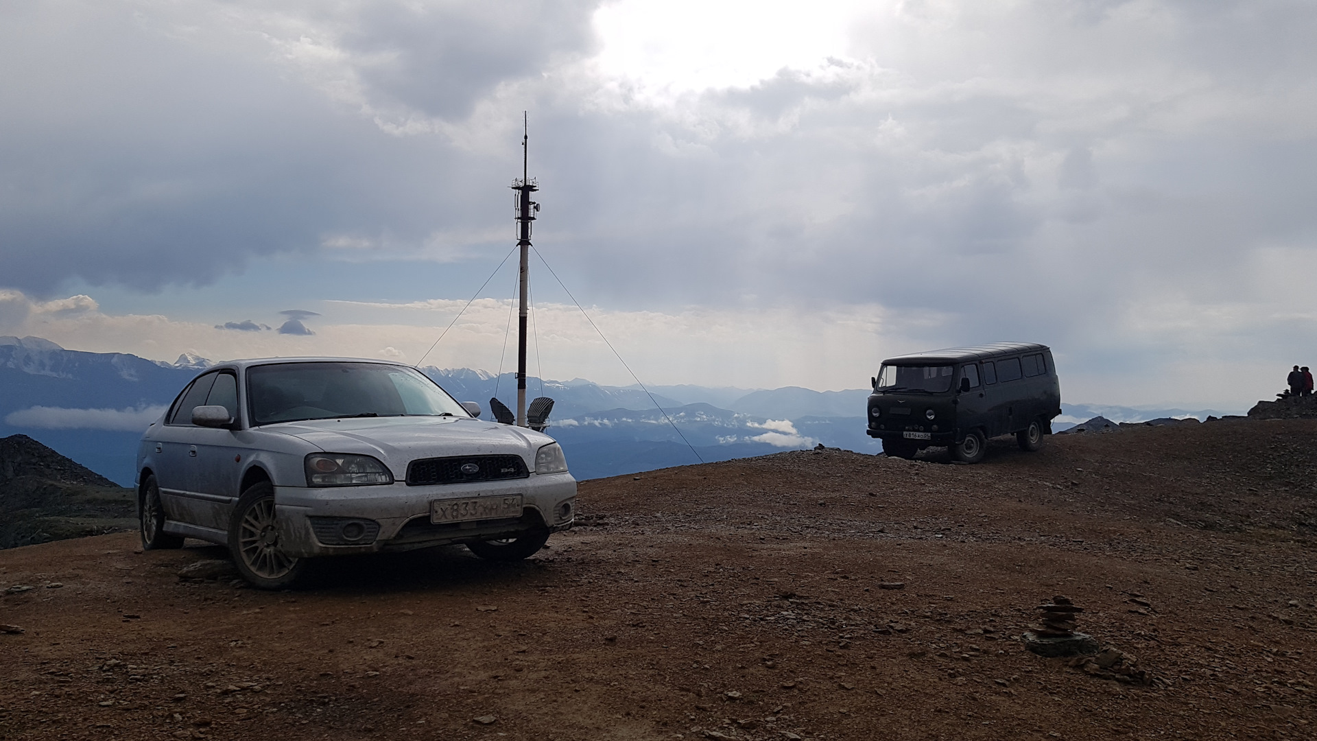 Акташский ретранслятор на машине. Акташский ретранслятор на машине. Экскурсия на ретранслятор акташ. Акташский ретранслятор горный алтай. Ретранслятор горный алтай акташ дорога.