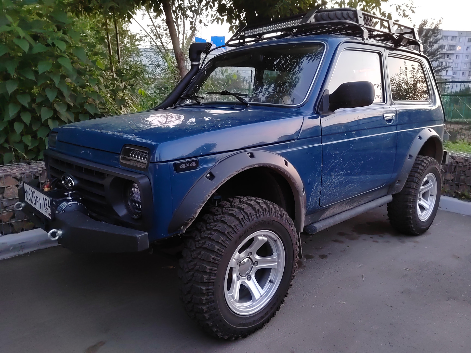 Блог Lada Niva Travel. Новая «Шнива» или старый Дастер?