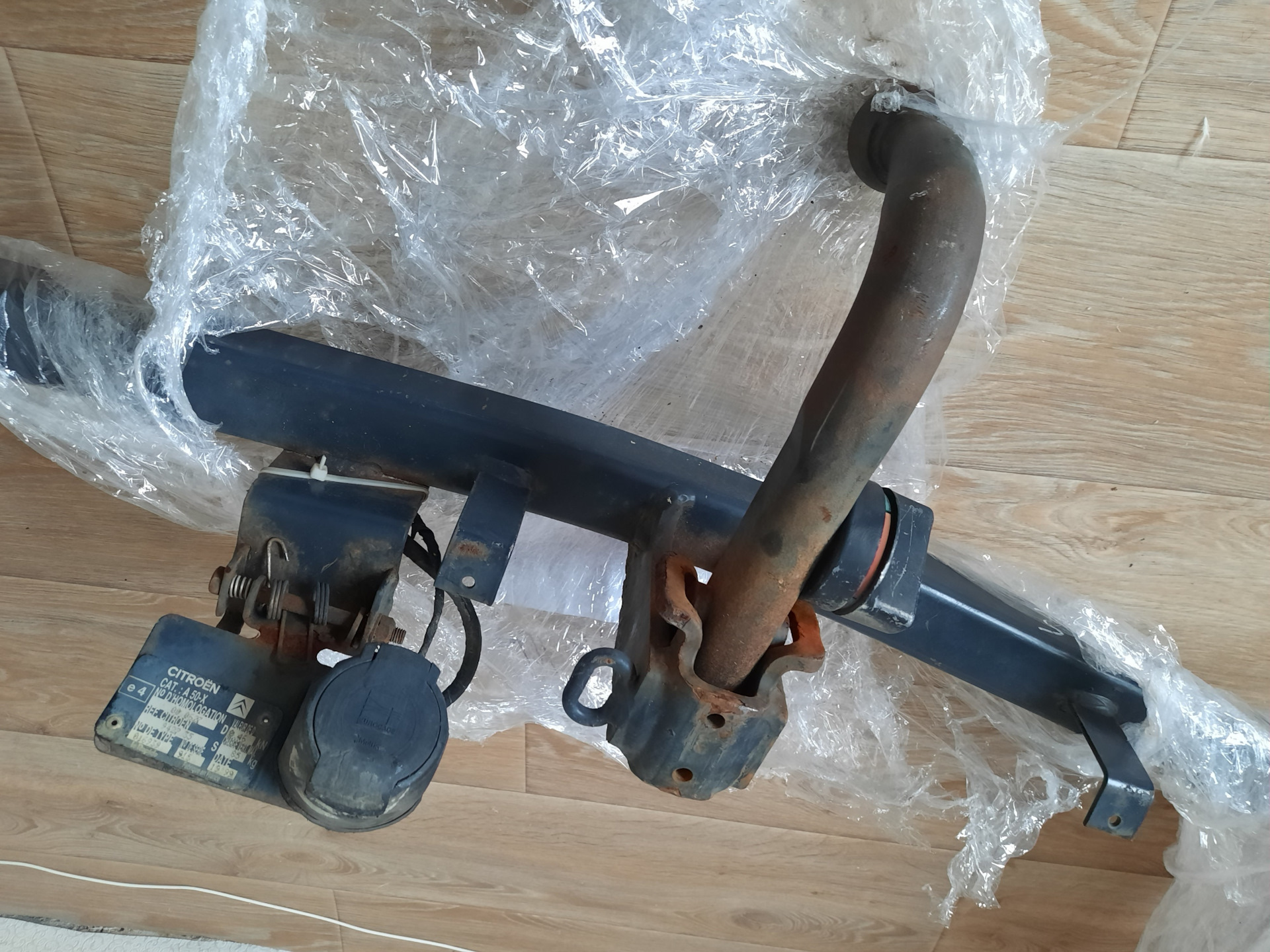 Крюк фаркопа BOSAL 20233 — наводим марафет! — BMW 7 series (E38), 2,8 л ...