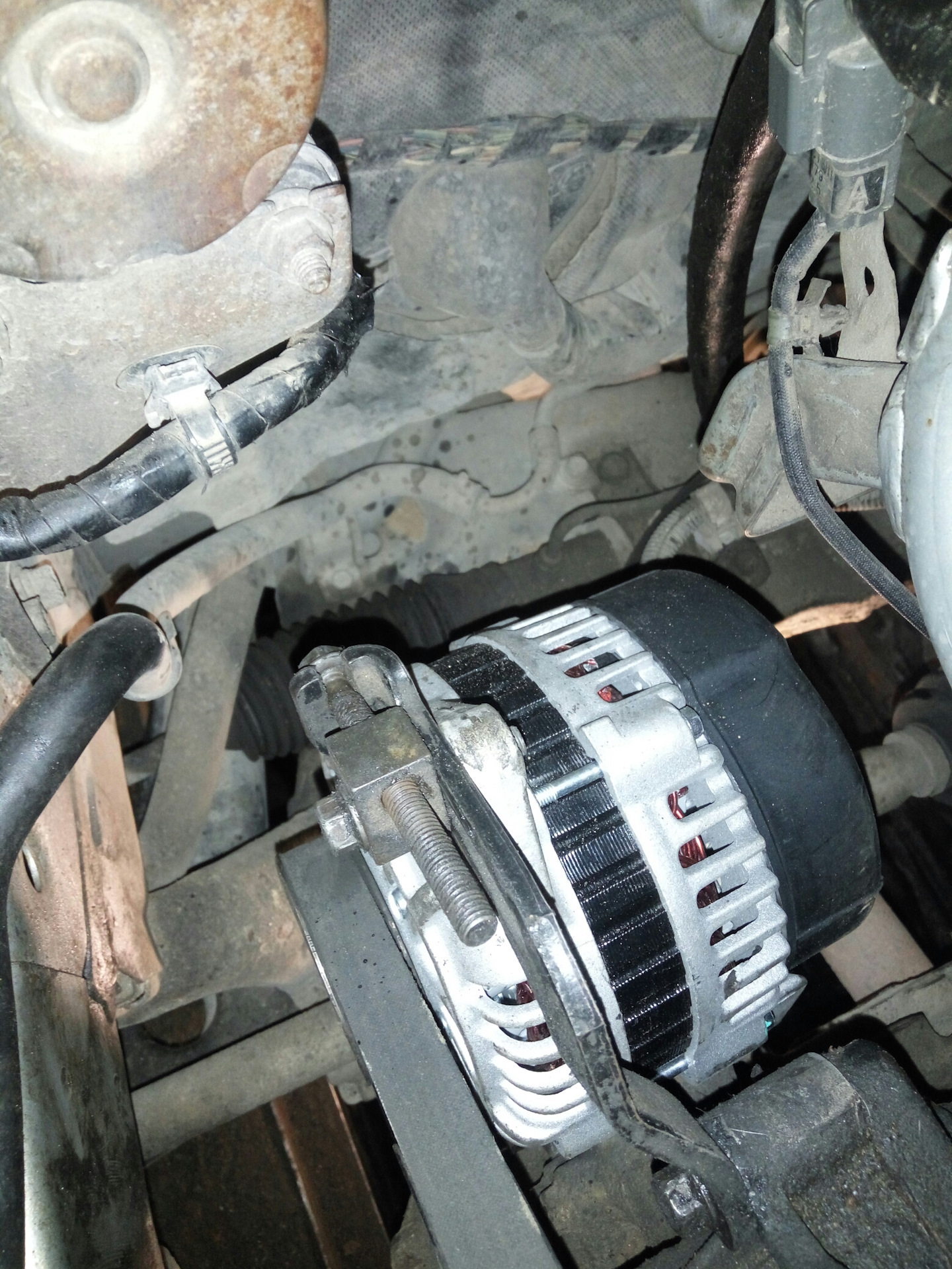 Генератор пассат б3. Генератор пассат б5. 6. Генератор сааб 95. Шкив генератора меган 2.