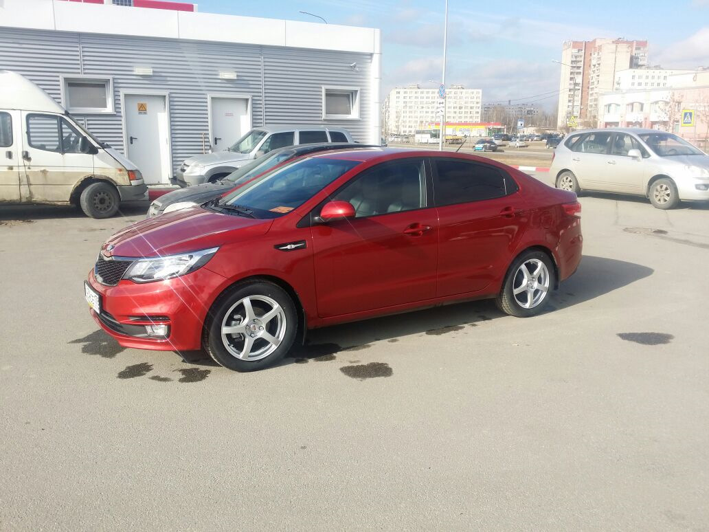 Белые диски на красную Rio — KIA Rio (3G), 1,6 л, 2012 года | колёсные диски  | DRIVE2