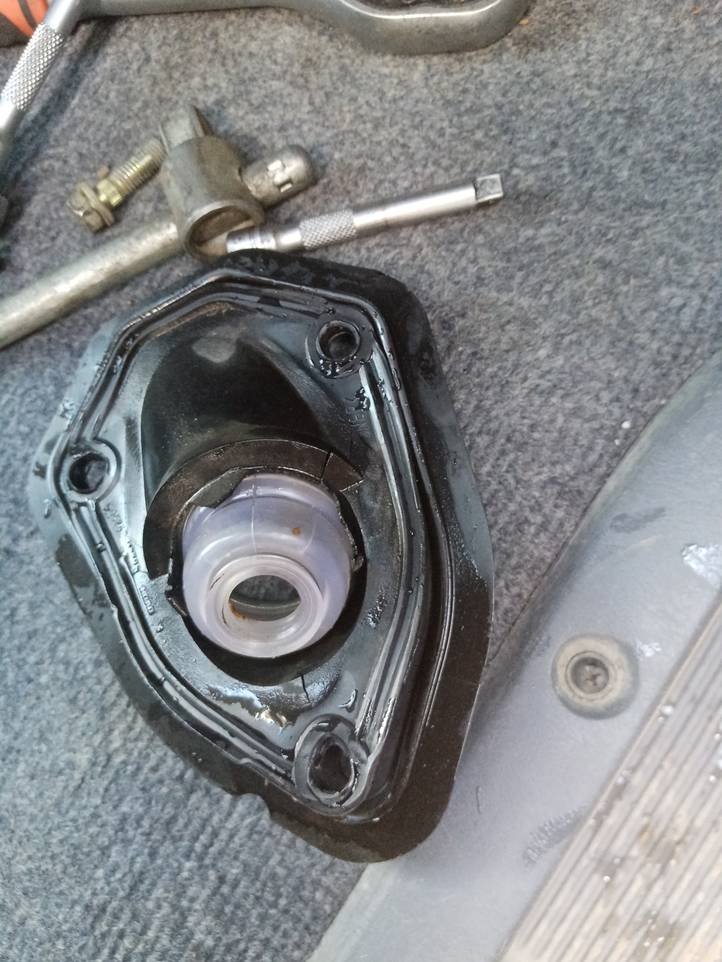 Восстановление пыльника рулевой колонки — Toyota Town Ace Noah, 2 л ...