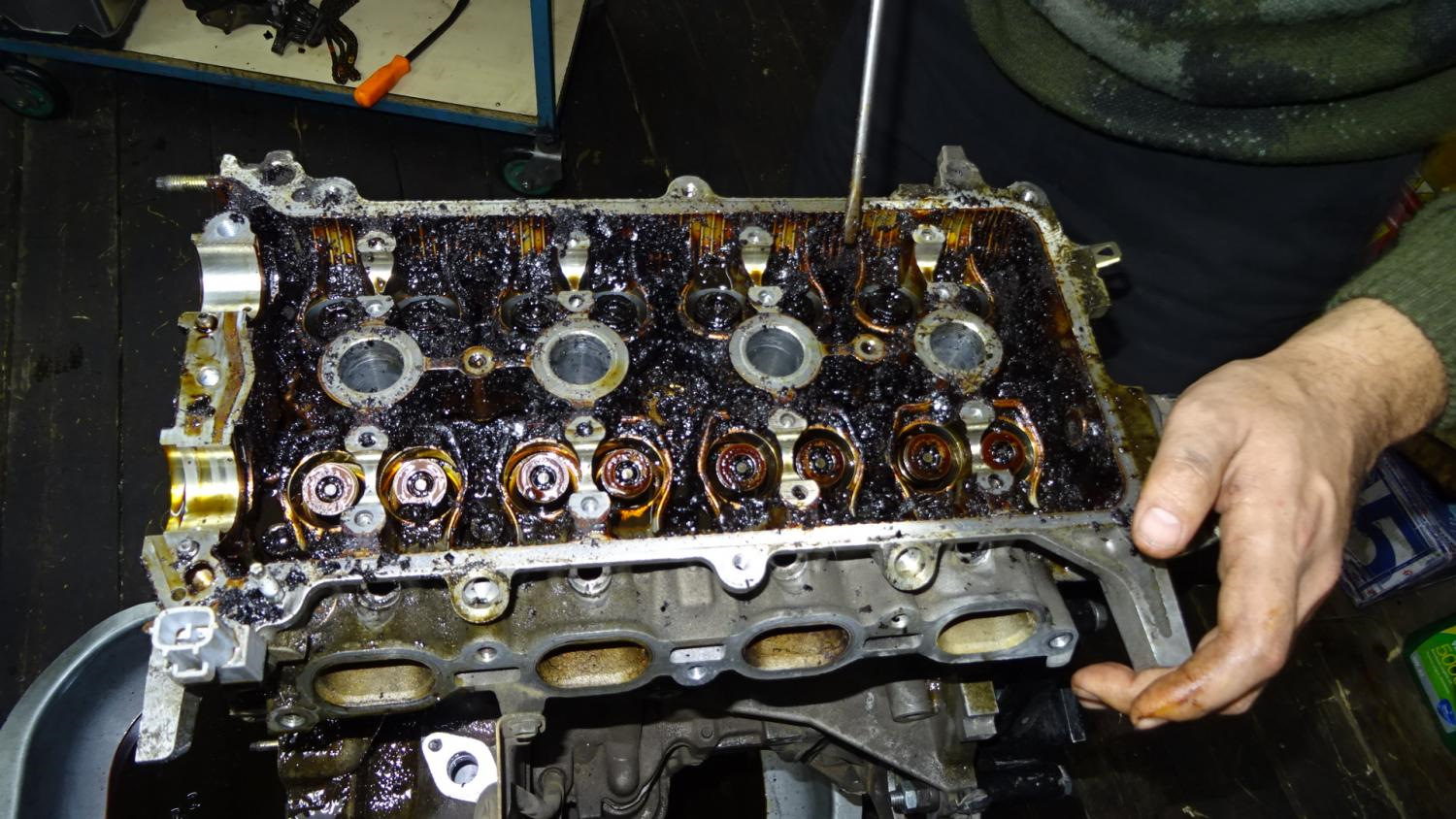 Можно ли ездить с черным маслом?