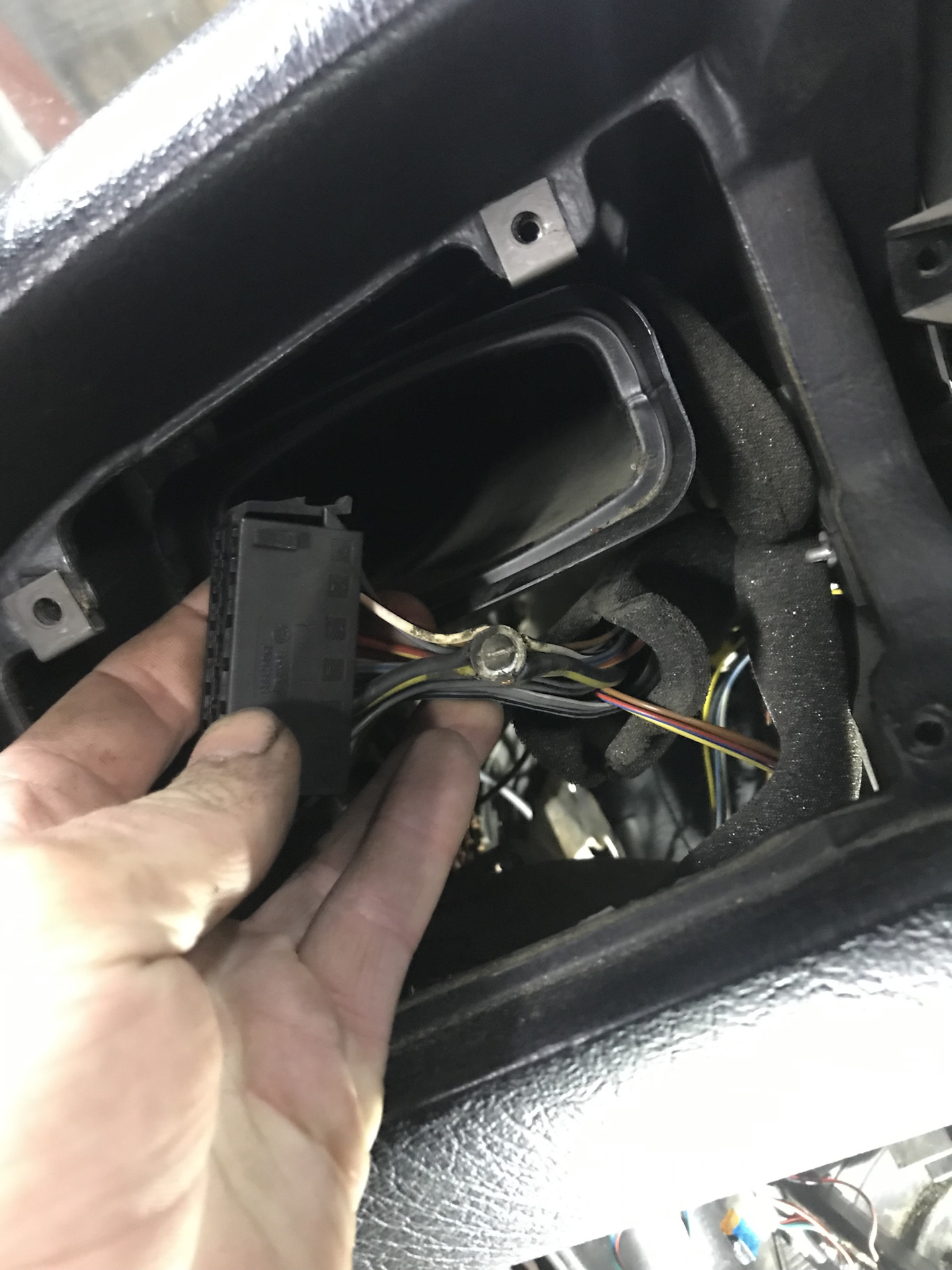 При включении дальнего света работает печка — Volkswagen Vento, 1,8 л ...