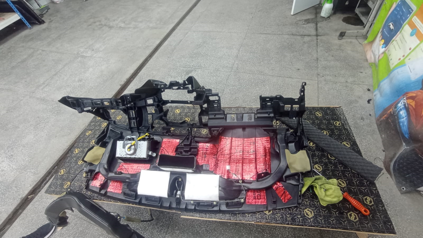 Дребезжание панели(торпеды) — Honda Fit (3G), 1,3 л, 2016 года ...