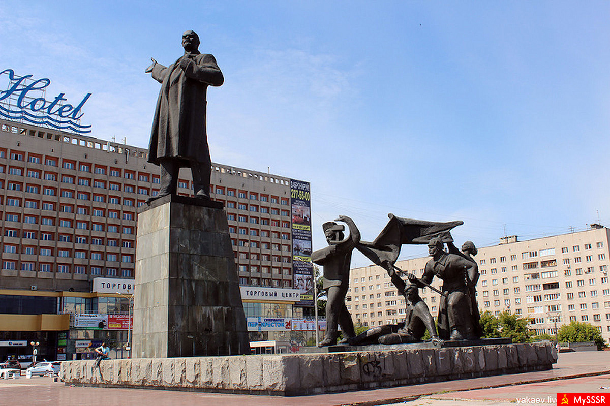 Ленина нижний новгород. Памятник на площади Ленина Нижний Новгород. Памятник Ленину на площади Ленина (Нижний Новгород). Город Горький площадь Ленина. Памятники Ленину в Нижнем Новгороде городе горьком.