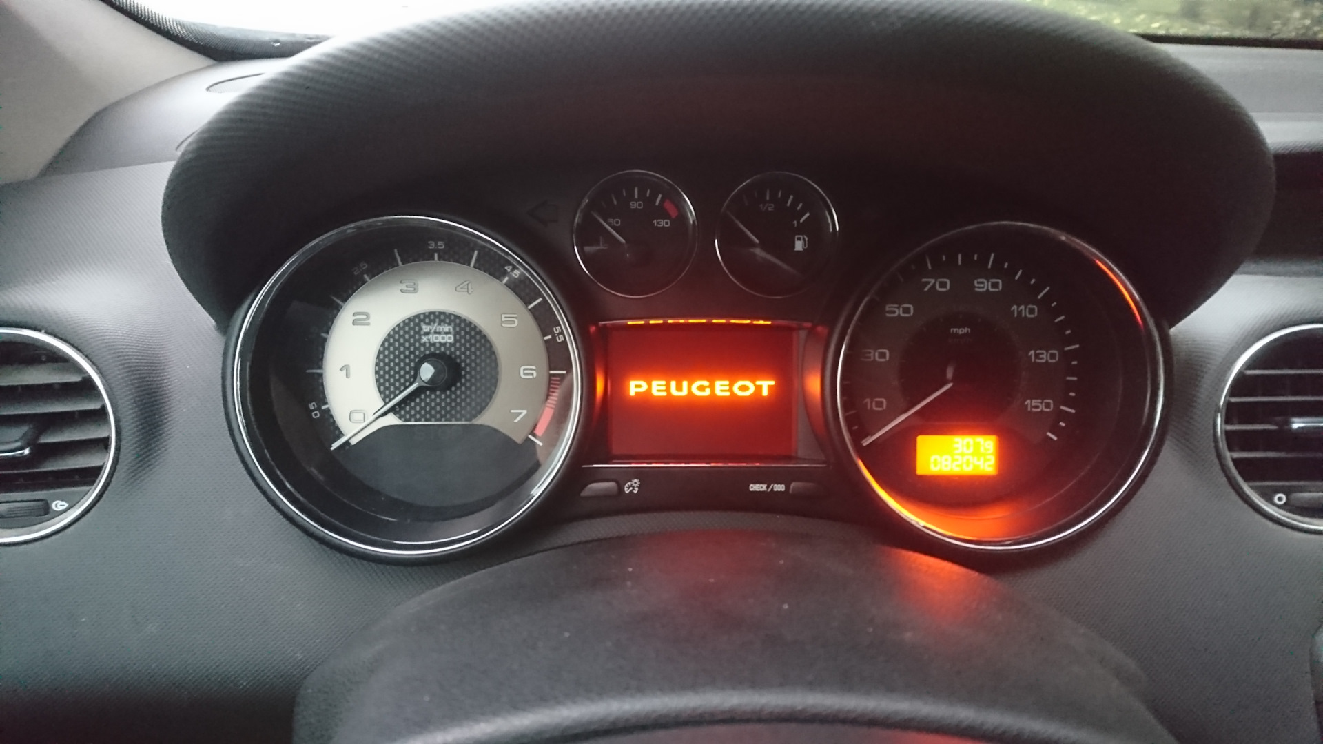 Замена пружин передней подвески — Peugeot 308 (1G), 1,6 л, 2008 года ...