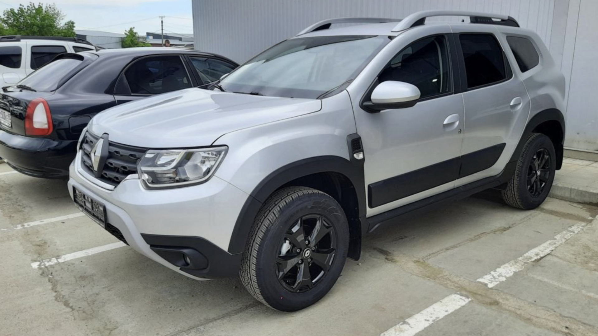 Почему цвет светло-серебристый. Ни у вообще о 4х4 — Renault Duster (2G), 2  л, 2021 года | наблюдение | DRIVE2