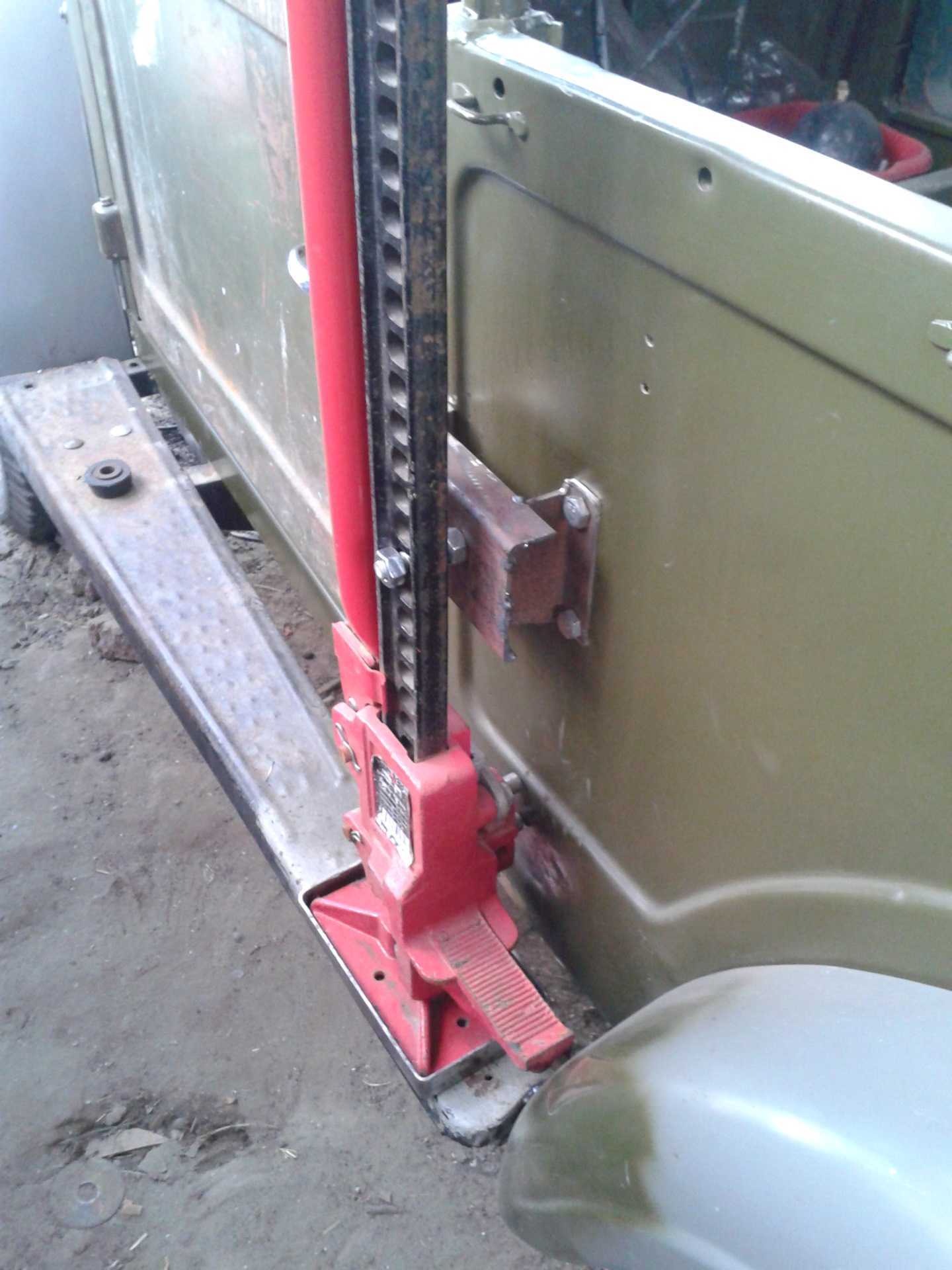 Крепление tplus для домкрата hi-lift. Крепление домкрата газ-21. Крепление для реечного домкрата типа hi-lift(универсальное),tplus. Крепление домкрата. Хайджек в багажник шевроле нива.