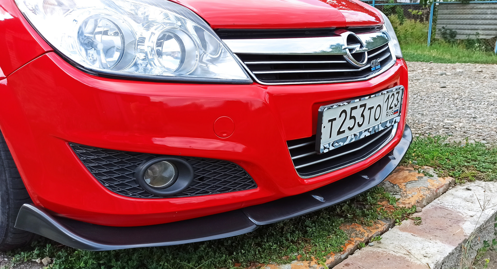 Как закрепить сплиттер. Универсальный сплиттер круз. Крепление сплиттера бмв. Сплиттер универсальный для переднего бампера (3 части, абс). Митсубиси лансер 9 сплиттер.