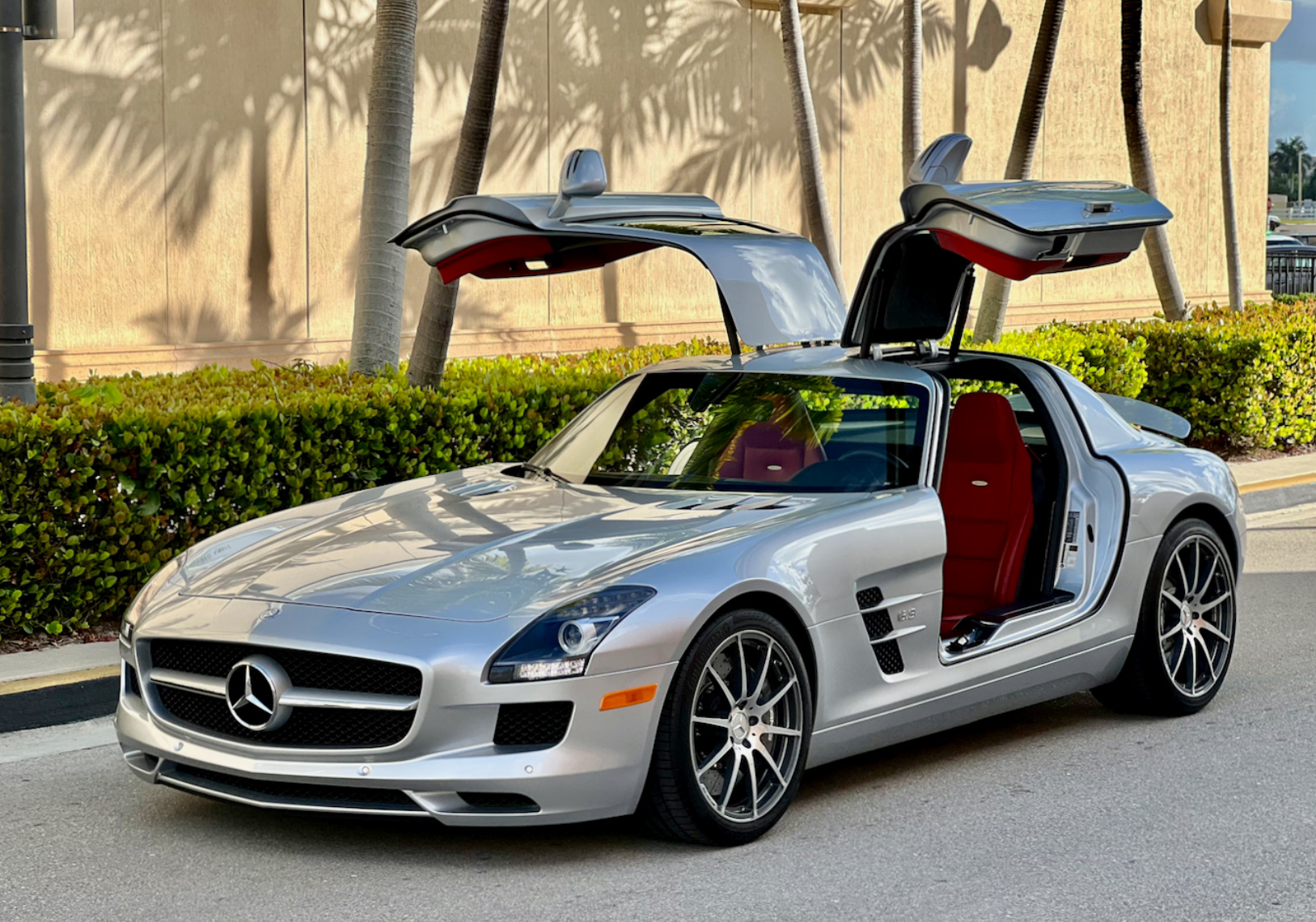 Мерседес SLS AMG оранжевый