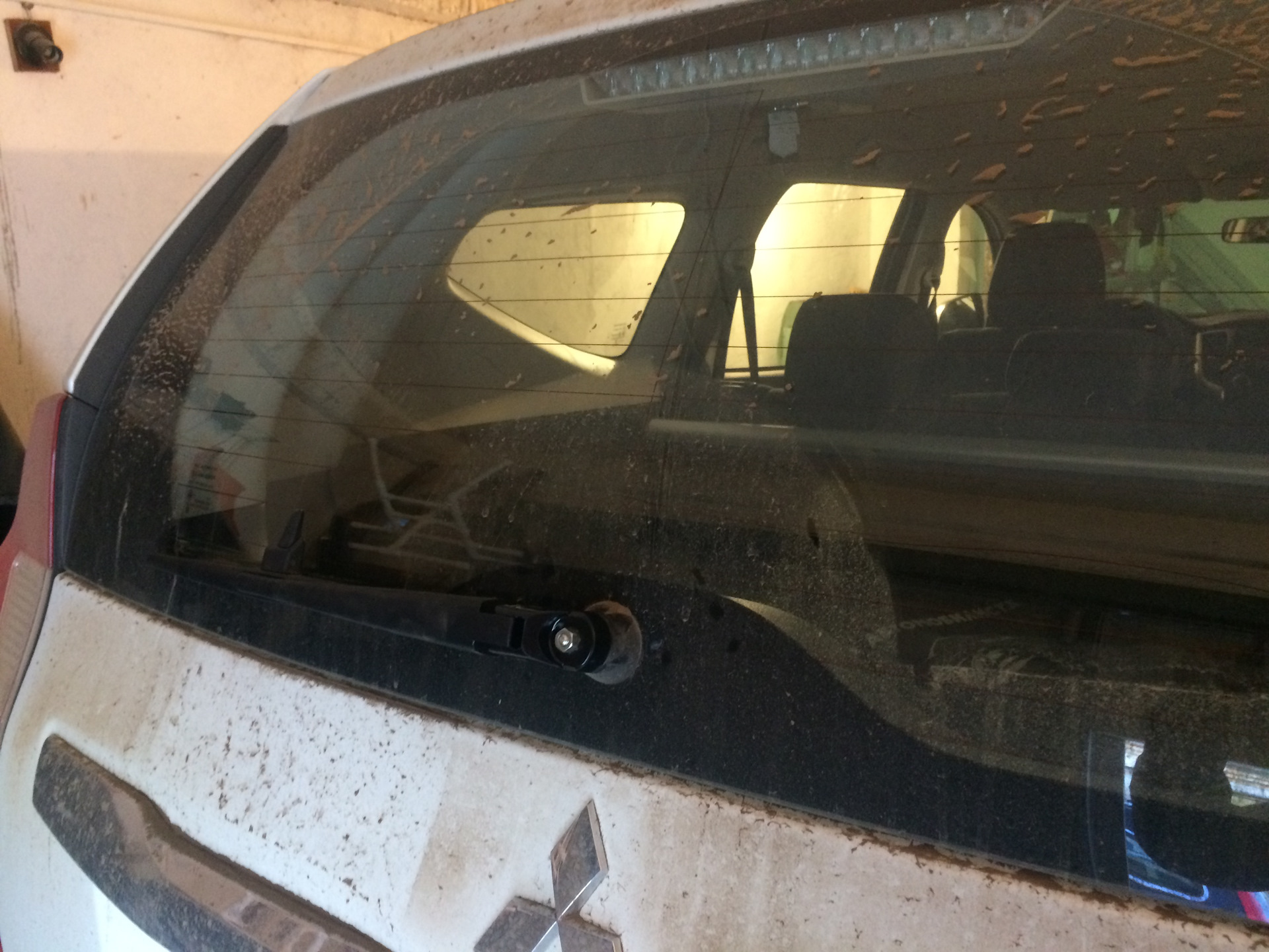 Задний дворник паджеро спорт