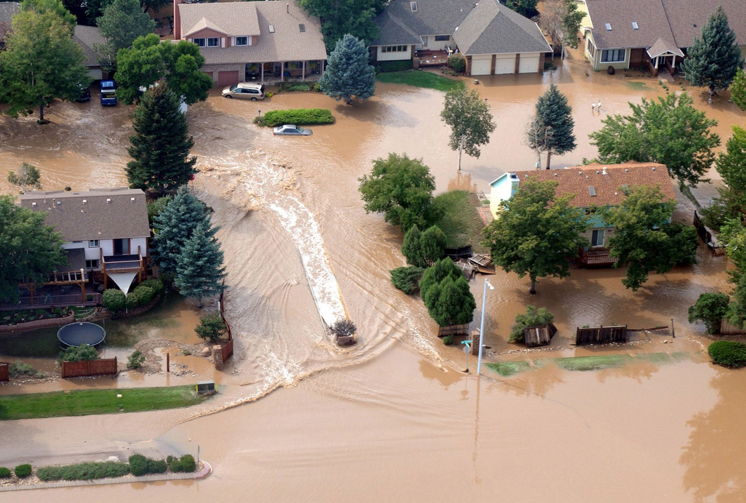 Flooding. Наводнение в 2013 году в Колорадо. 14 Сентября 2013 год Денвер Колорадо наводнение. Пейзаж с наводнением. Наводнение фото.