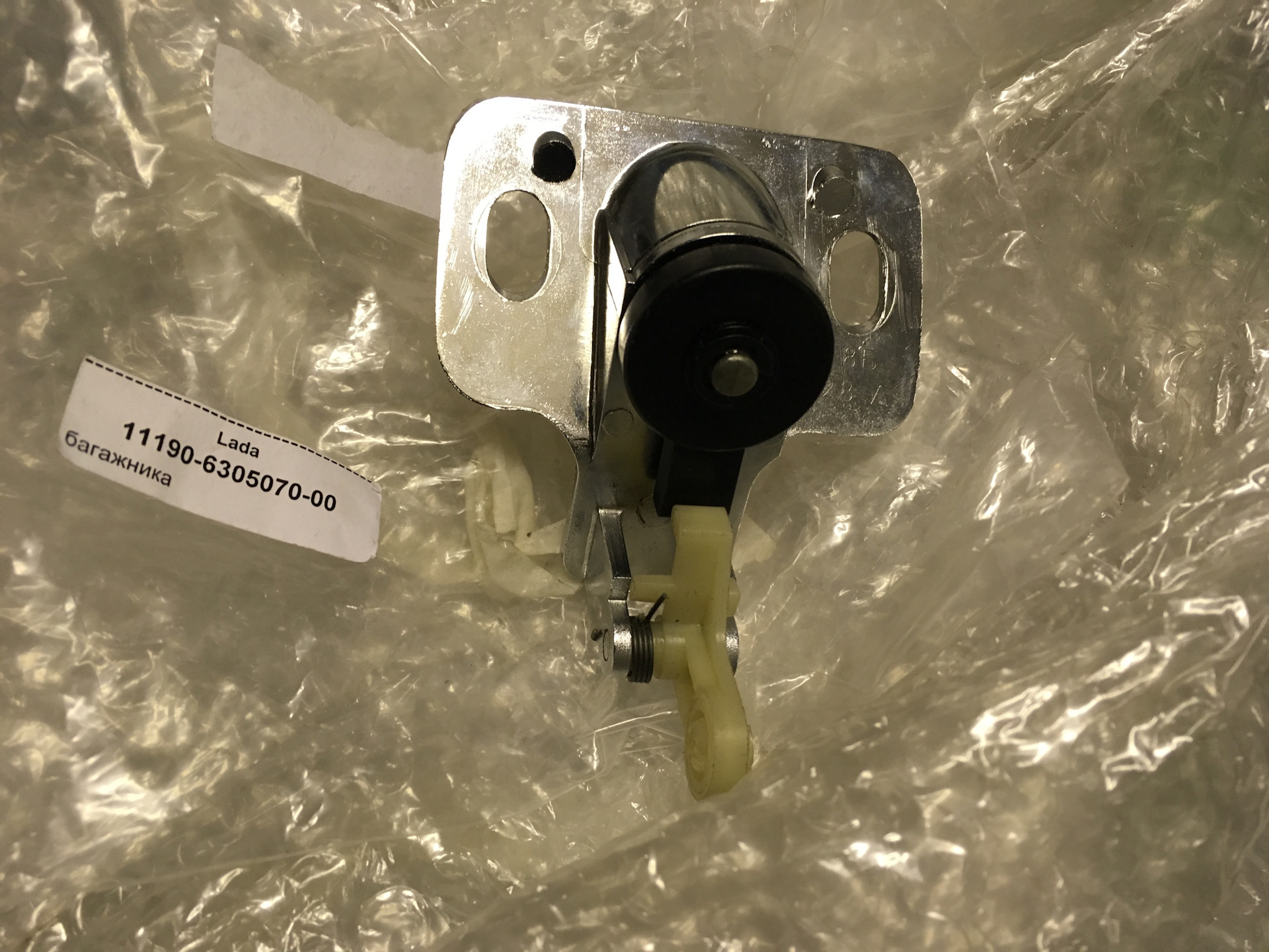 Замок багажника Калина универсал — Lada Калина универсал, 1,6 л, 2009 ...