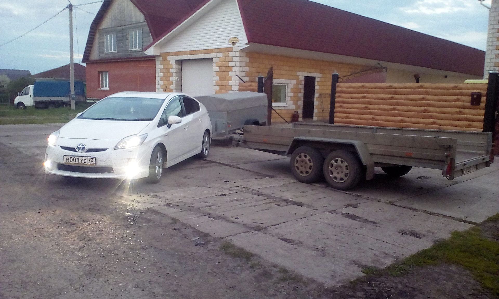 Driven trailer. С прицепом на Приус 30. Лансер 10 с прицепом. Toyota Prius прицеп. Тойота с прицепом.