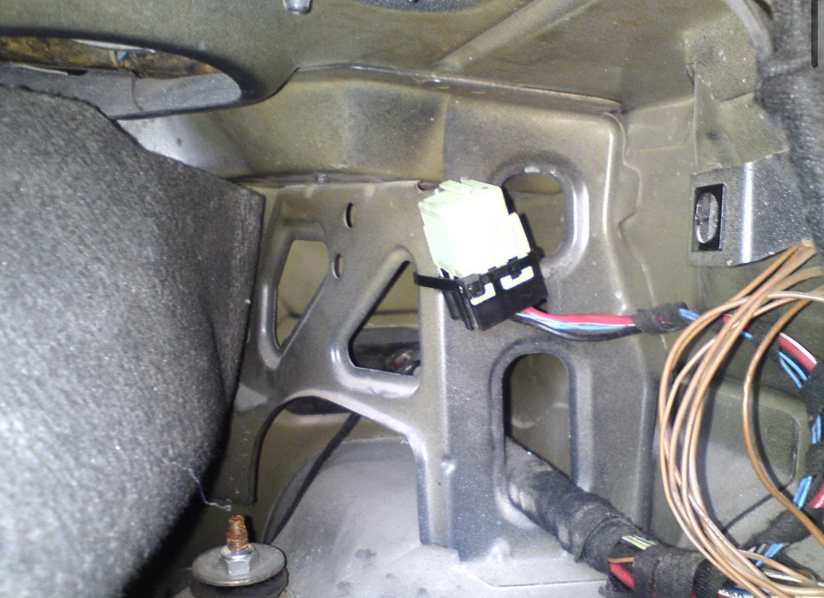 Предохранитель заднего стекла бмв е46