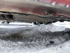 Пятно под выхлопной трубой автомобиля. Смотреть фото Пятно под выхлопной трубой автомобиля. Смотреть картинку Пятно под выхлопной трубой автомобиля. Картинка про Пятно под выхлопной трубой автомобиля. Фото Пятно под выхлопной трубой автомобиля