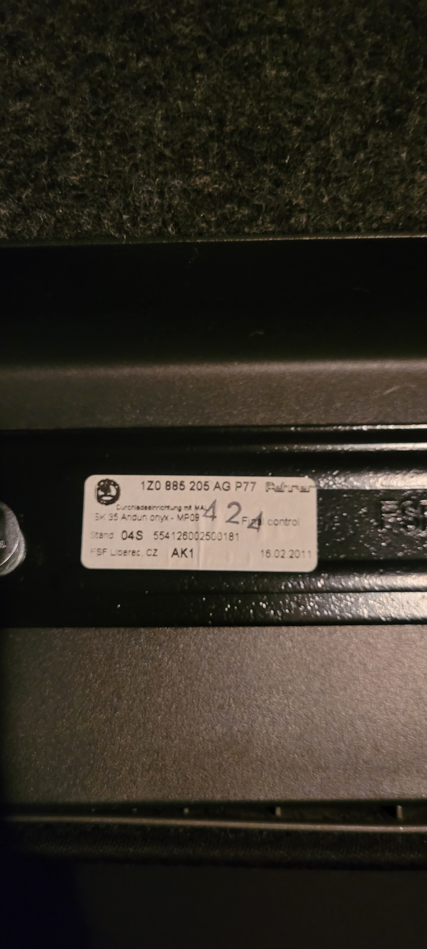 Задний подлокотник с подстаканниками от Suberb — Skoda Octavia A5 Mk2 ...