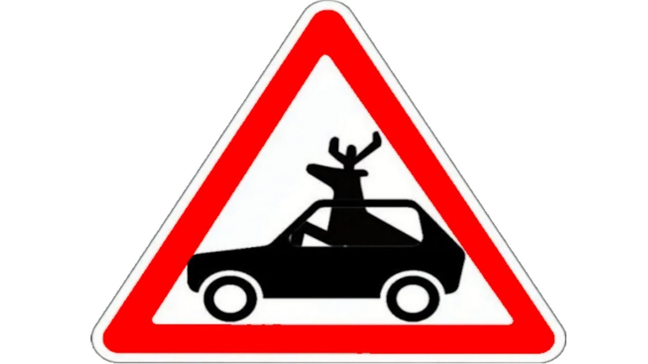 Дорожный знак олень. Знак олени на дороге. Дорожный знак осторожно олени. Предупреждающие дорожные знаки олени.