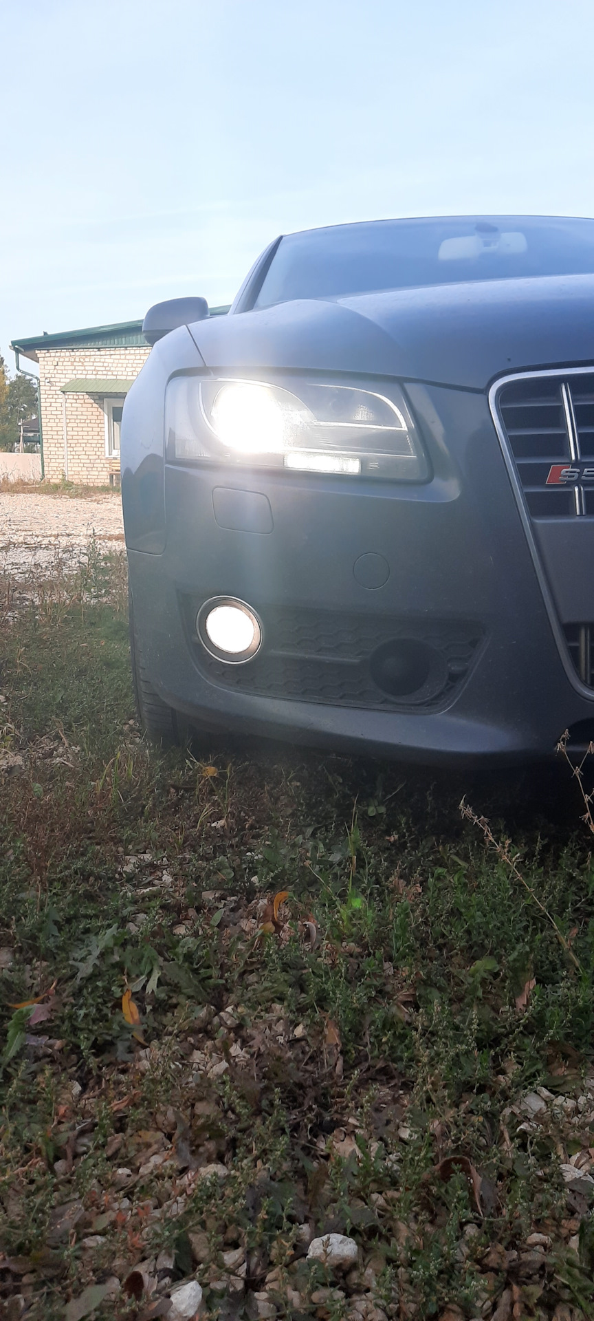 Кто знает как снять заглушку в ПТФ Audi A5 2010 — Audi A5 Sportback (1G ...