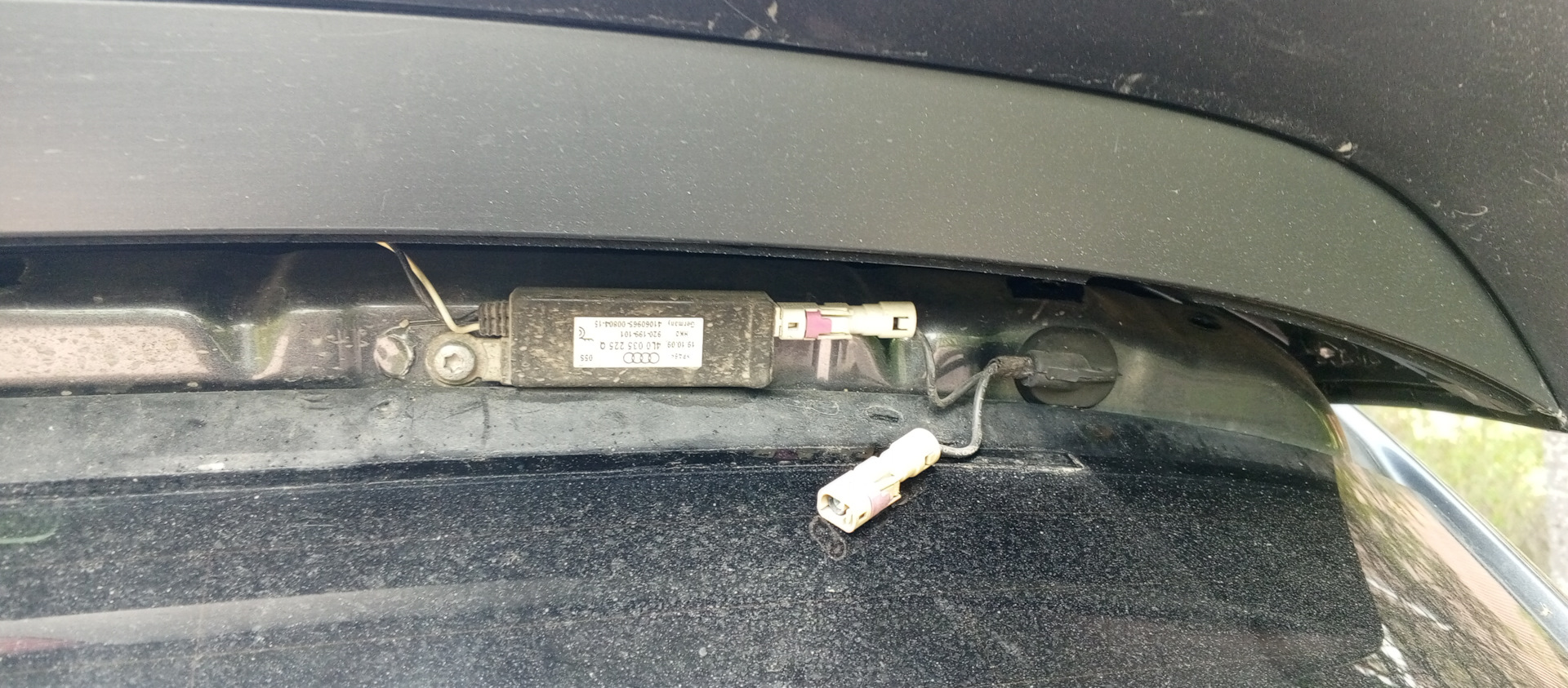Замена антенного усилителя — Audi Q7 (1G), 3 л, 2009 года | электроника ...