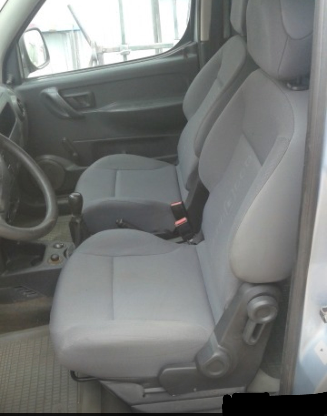 Сиденье ситроен берлинго b9. Сиденья передние ситроен берлинго. Сиденья передние ситроен берлинго. Сиденья ситроен берлинго пежо партнер. Чехлы сиденья citroen berlingo.