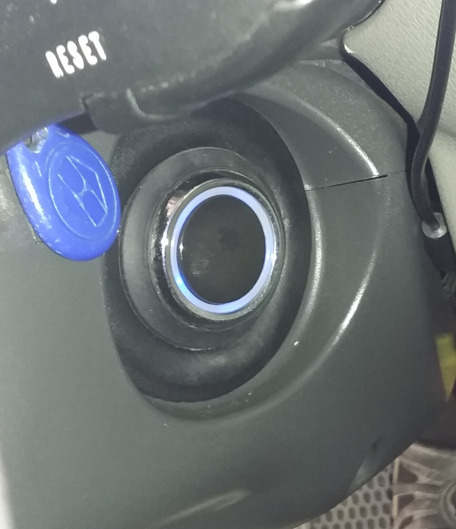 заклинил замок зажигания — Lada Калина седан, 1,6 л, 2007 года ...