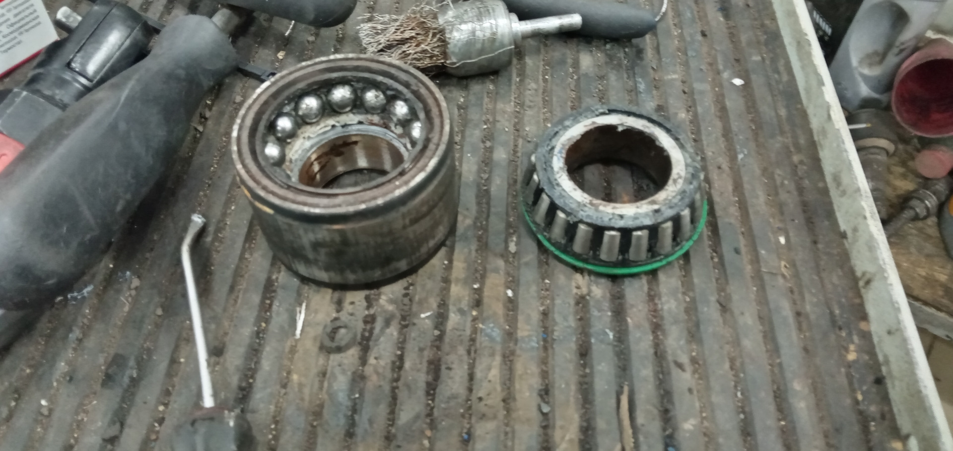 Замена подшипников ступиц задних колес — Lada Гранта (2G) FL, 1,6 л ...