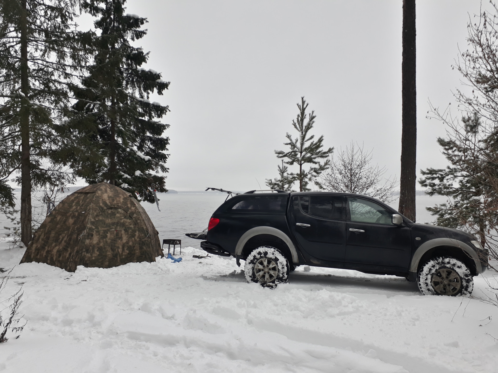 Надувная кровать в салоне пикапа — Mitsubishi L200 (4G), 2,5 л, 2008 года |  аксессуары | DRIVE2