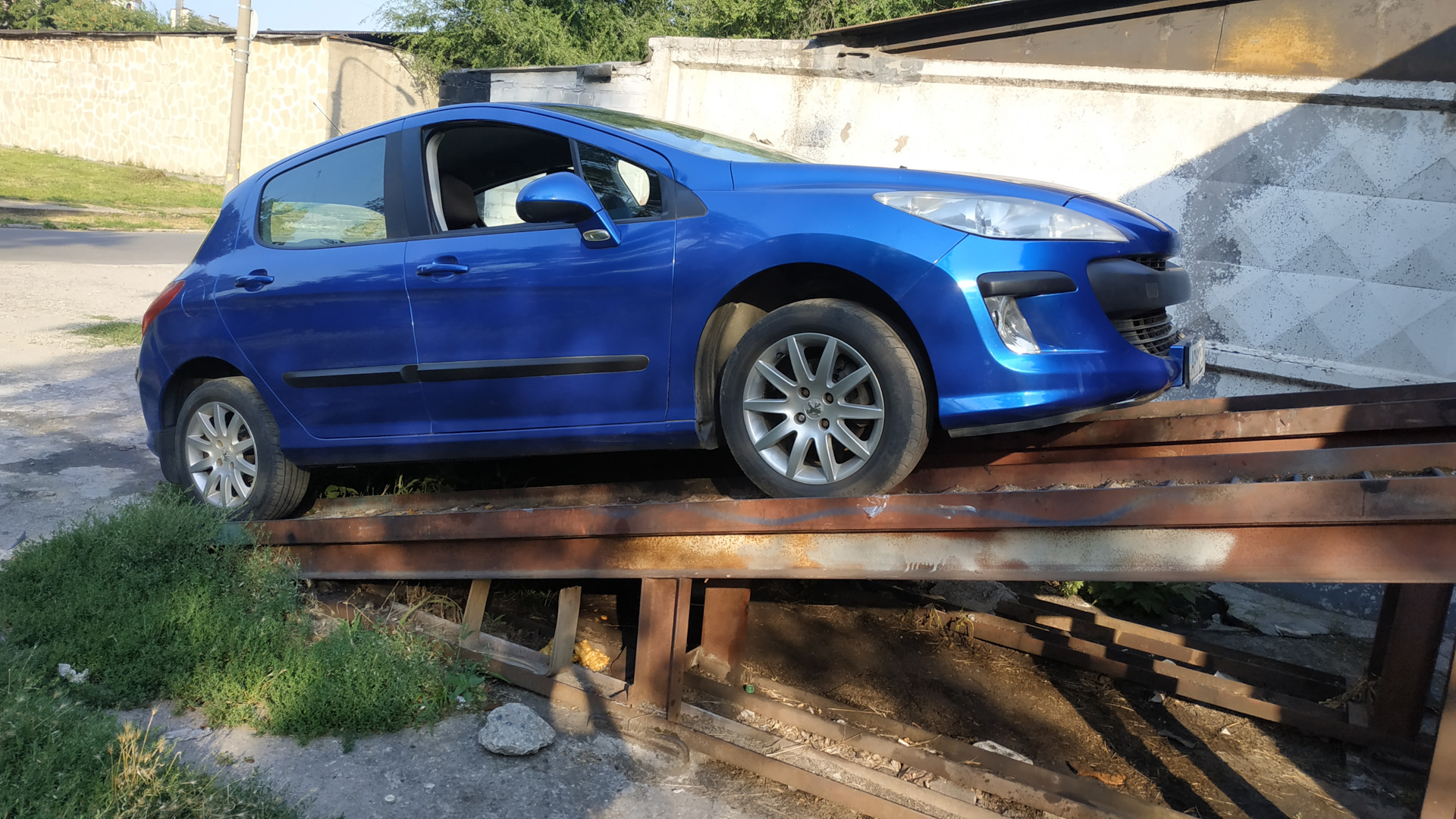 Задние амортизаторы Bilstein B4 — Peugeot 308 (1G), 1,6 л, 2008 года ...