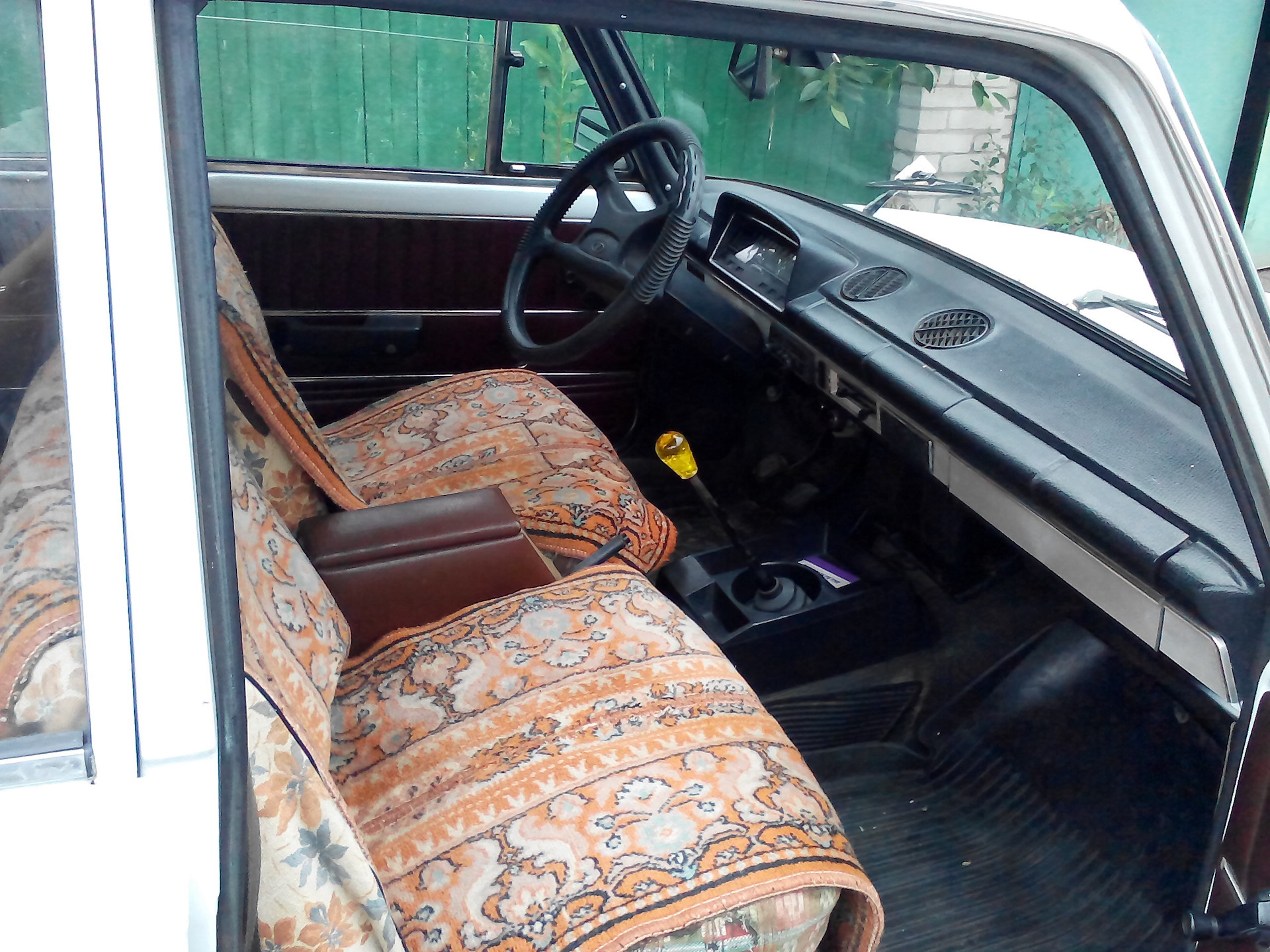 Авто коврове. Лада 2102 салон. ВАЗ 2102 СССР салон. Ковер ВАЗ 2102. Таврия 2102 салон.