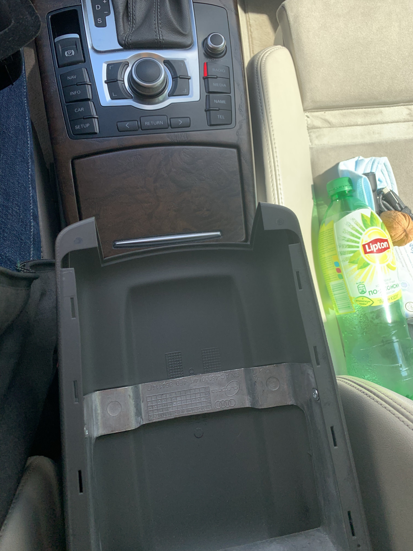 Подлокотник — Audi A6 (C6), 2,8 л, 2010 года | наблюдение | DRIVE2