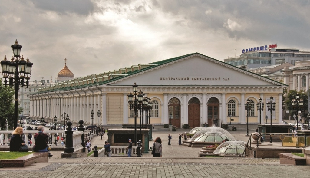 Манежный двор в москве