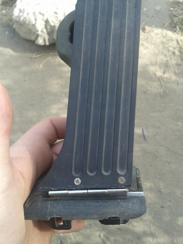 Как снять педаль газа шкода