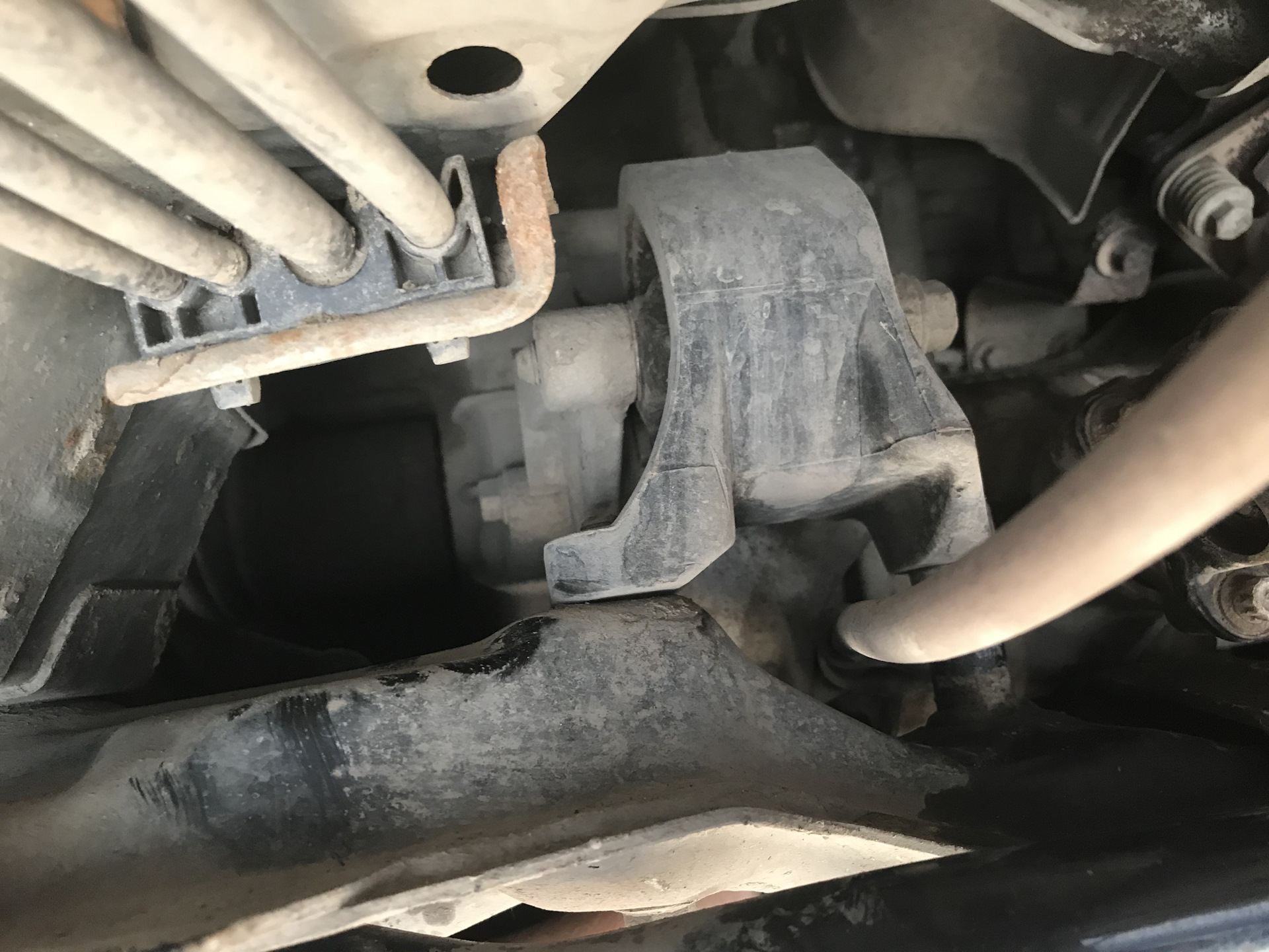 HELP! Слева спереди хруст при резком трогании! — Honda CR-V (RD4, RD5, RD6,  RD7), 2,4 л, 2003 года | поломка | DRIVE2