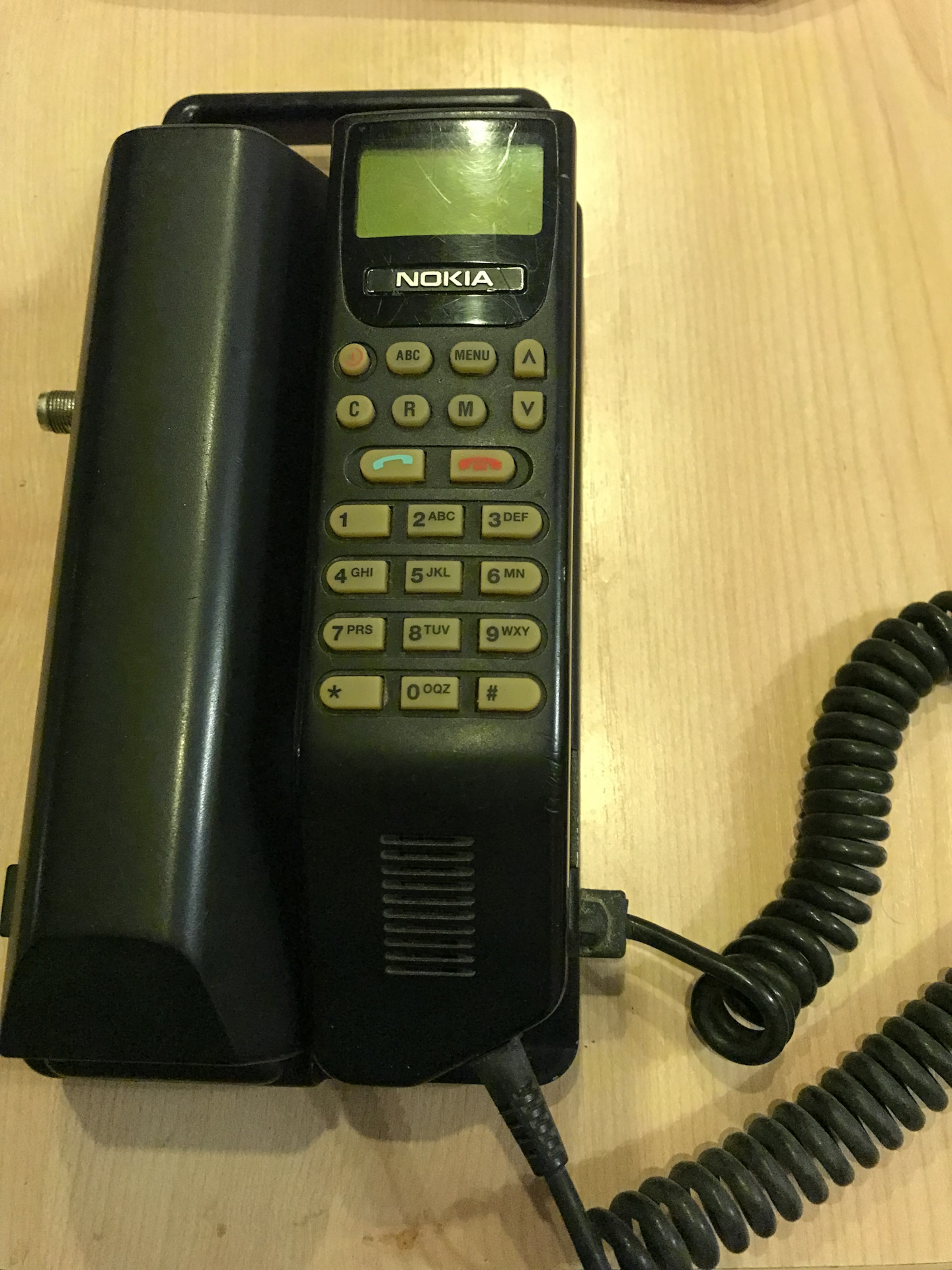 Вместо старого телефона — крутой пульт дистанционного управления