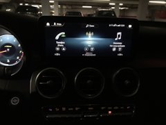 что такое mbux в мерседесе. yJ 5TSb6yJ03TPQJuYwGJuWo2VI 240. что такое mbux в мерседесе фото. что такое mbux в мерседесе-yJ 5TSb6yJ03TPQJuYwGJuWo2VI 240. картинка что такое mbux в мерседесе. картинка yJ 5TSb6yJ03TPQJuYwGJuWo2VI 240. Год назад, весной 2018, Mercedes-Benz представили совершенно новую информационно-развлекательную систему Mercedes-Benz User Experience (MBUX), вместе с новым А-Классом. Более инновационная, технологичная и интеллектуальная технология пришла на смену COMAND, презентованной около 20 лет назад. Еще через год, в марте 2019 года усовершенствованная MBUX выходит с новым купе CLA-Class. За год активной работы технология Mercedes-Benz User Expirience значительно улучшена, дополнена и расширена.