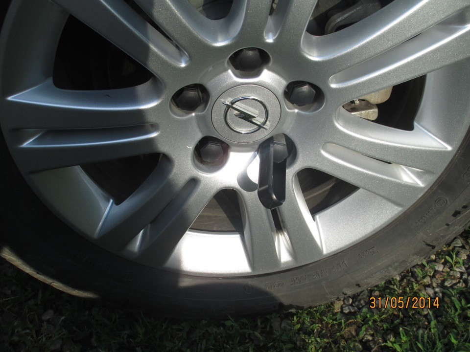 Защитные колпачки для колесных болтов — Opel Zafira B, 1,7 л, 2010 года ...