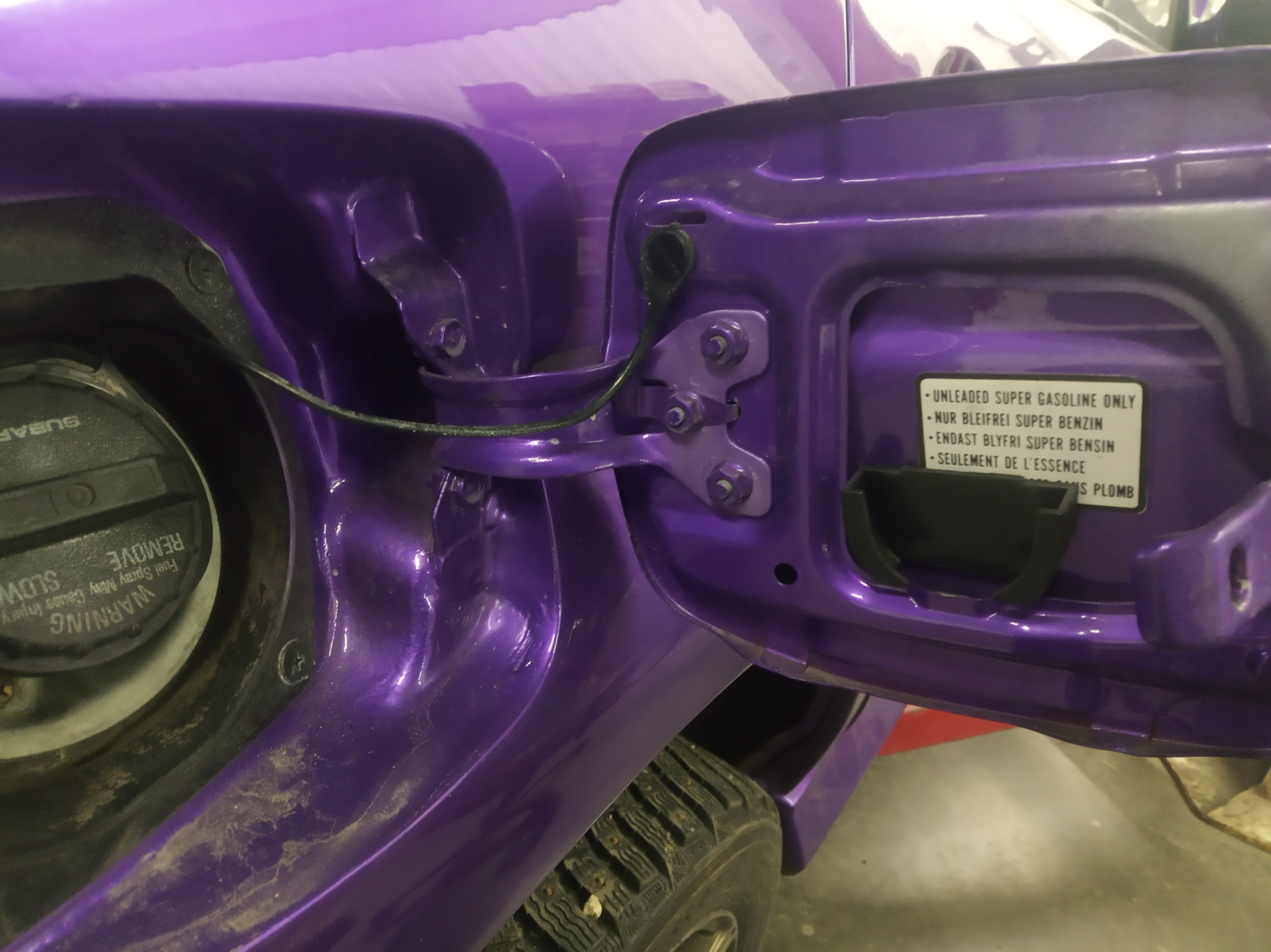 Крепление для крышки бензобака — Subaru Forester (SG), 2,5 л, 2007 года ...
